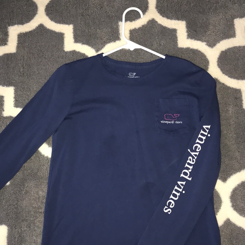 Vineyard Vines navy with pink whale